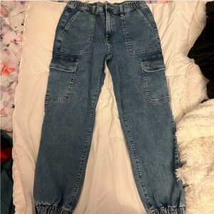 Dark wash cargo mom jeans. So; size 7.